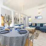 Belle Maison Bleu Azur *