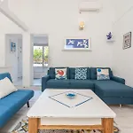 Belle Maison Bleu Azur