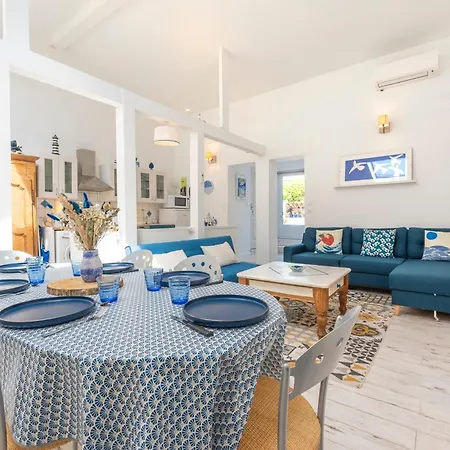 Belle Maison Bleu Azur